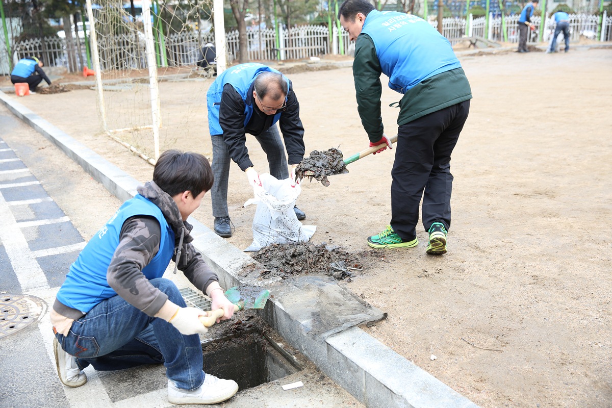 알리안츠생명 직원, 아동복지관에서 올해 첫 봉사활동 개시 [2016-02-19]