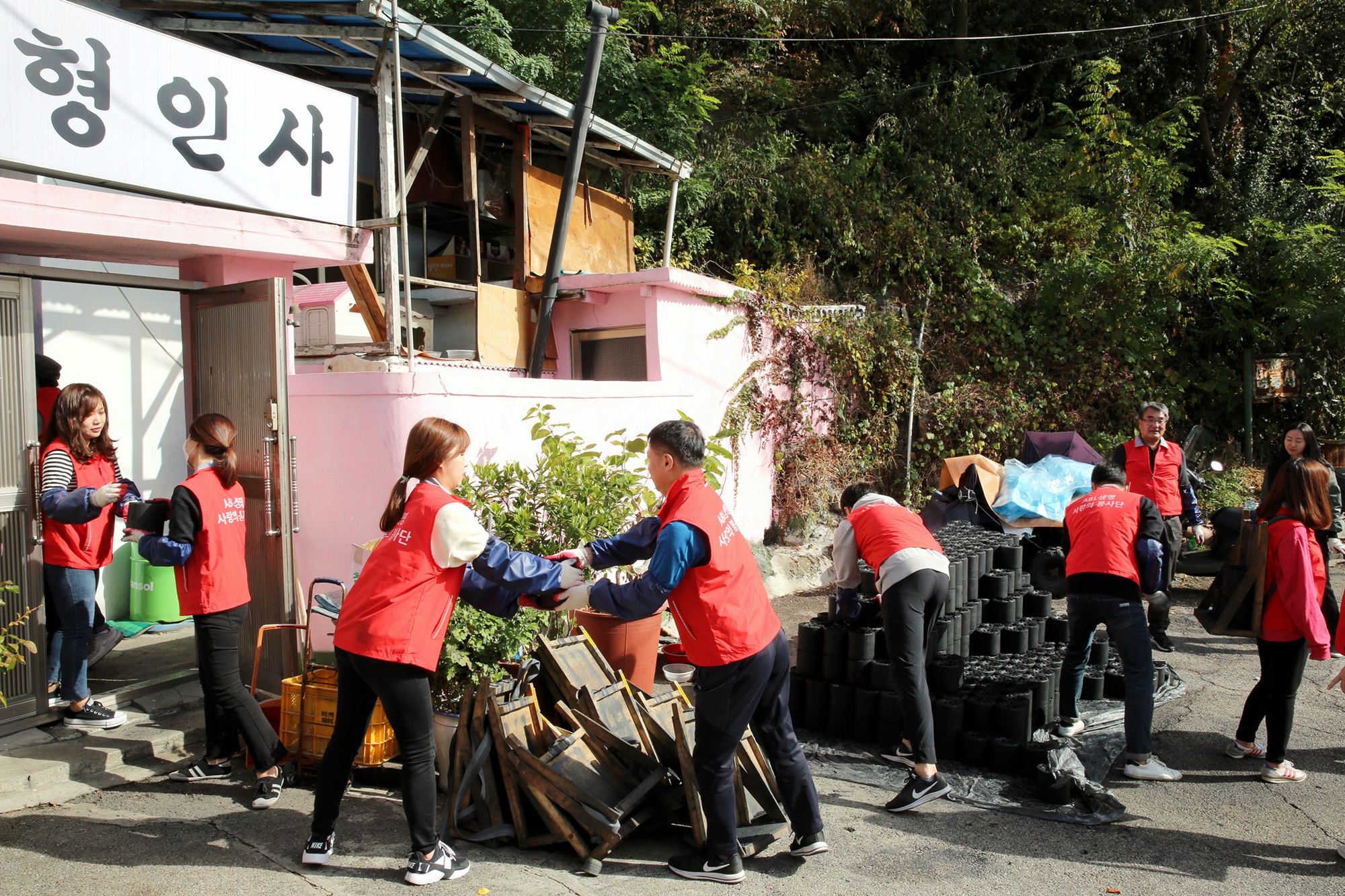 ABL생명, 연탄나눔으로 본격적인 연말 봉사활동 개시 