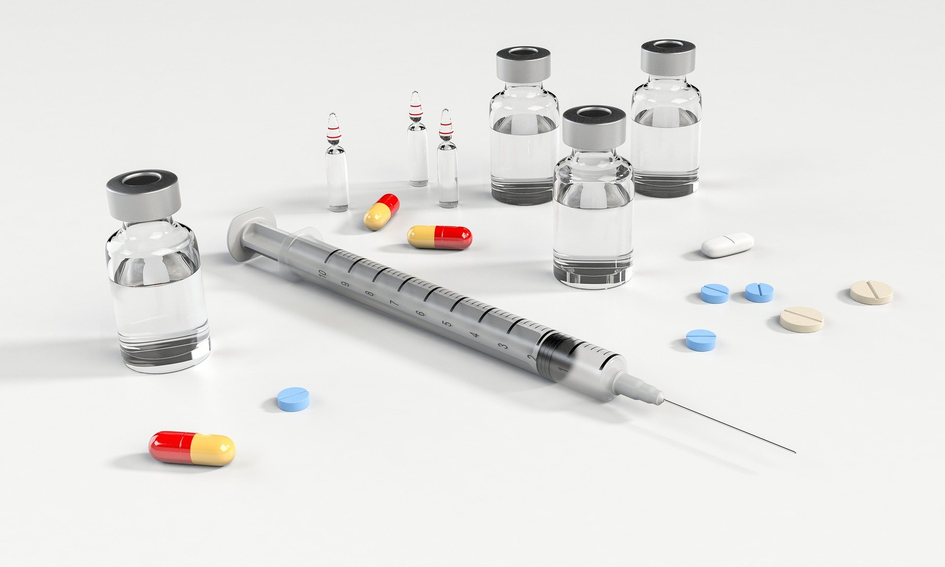 주사기, 각종 약, 엠플 등이 놓여있는 3D 이미지